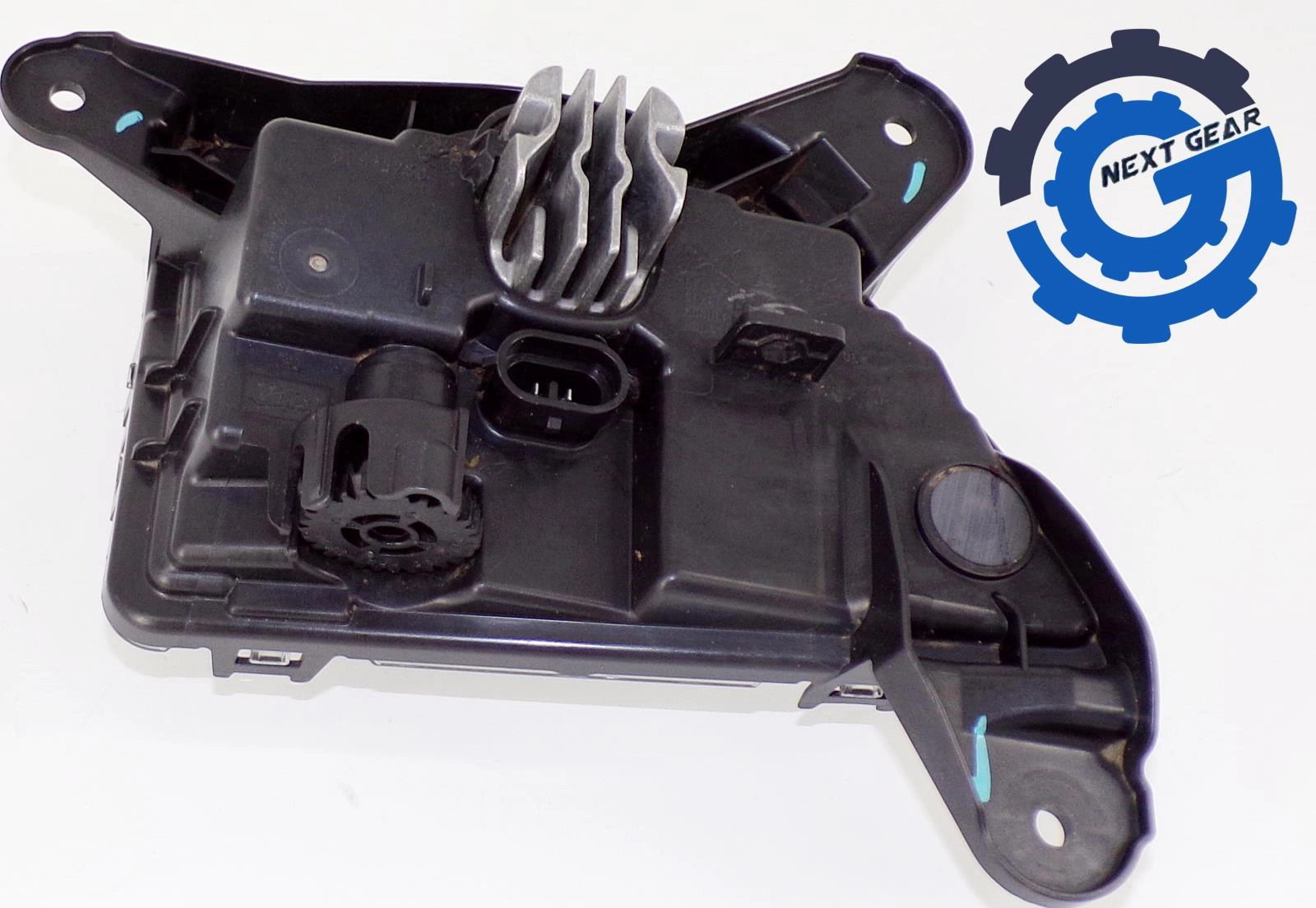 8409652 New OEM GM Right LED Fog light Assembly for 2019-2021 Chevy Silverado