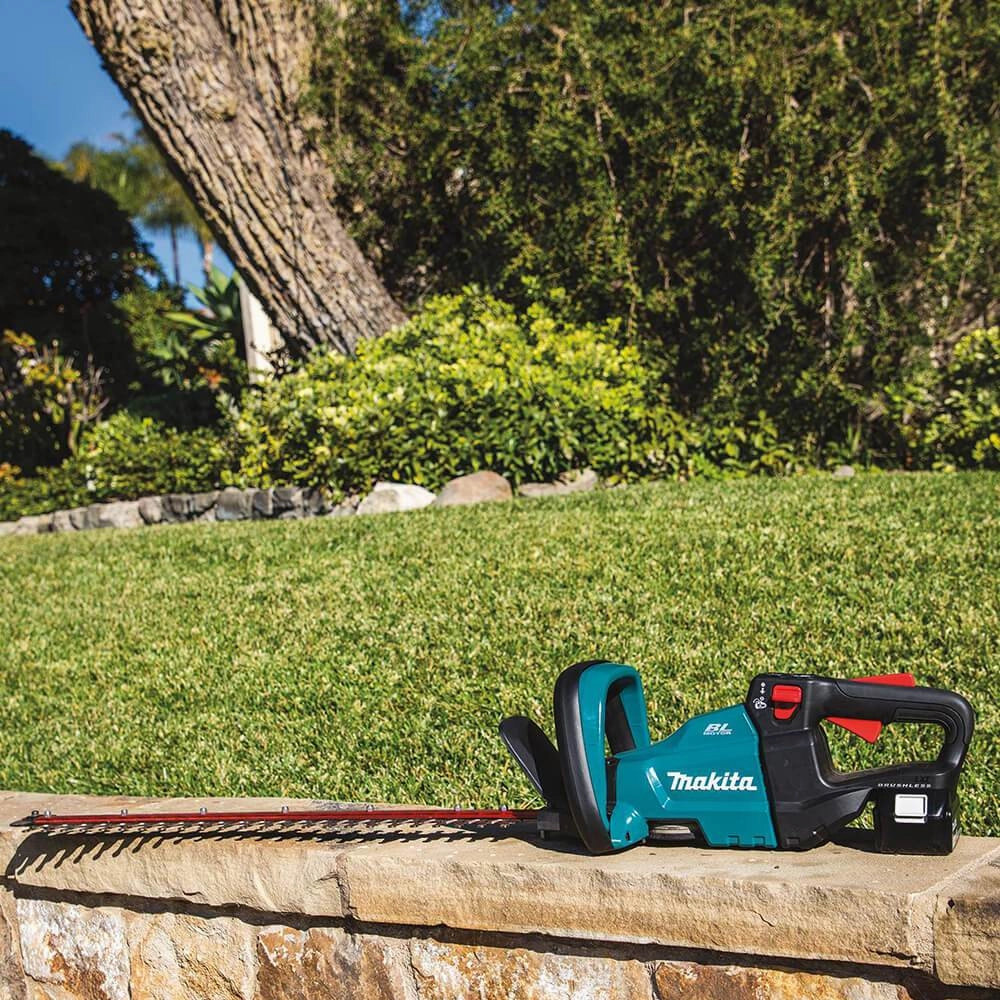 Makita XHU07T 18 Volt 24 Inch 5.0Ah LXT Lithium-Ion Brushless Hedge Trimmer Kit