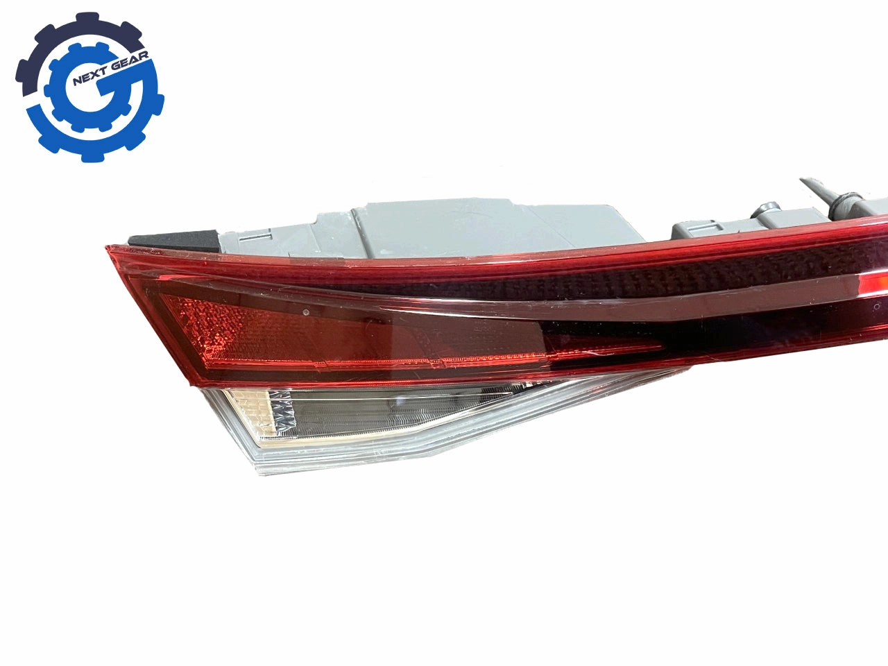 New OEM Hyundai Center HALOGEN Taillight 2021 22 Hyundai Elantra SEL 92409-AB000